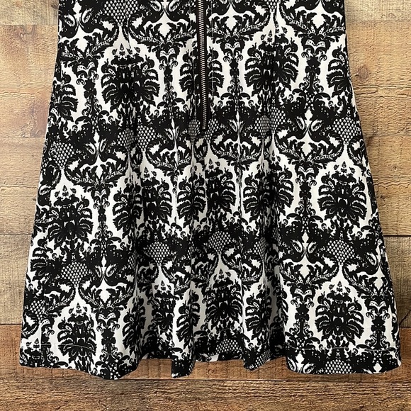 JOA Los Angeles black white damask print short sleeve dress Size Small - Picture 9 of 10
